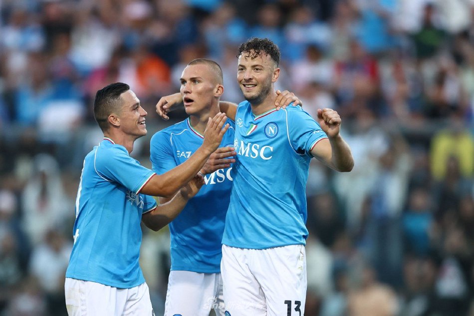 中国足球的 中国足球的